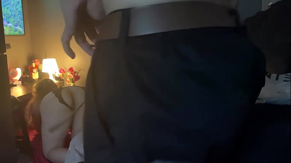 HOTWIFE STAYS in DOGGY waiting for a STRANGER to FUCK HER while her HUBBY WATCH!!