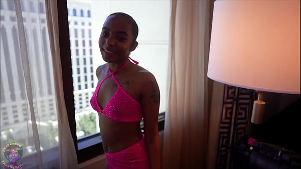 Gianna Spade Gets Fucked Hard At The Caesars Palace After Getting A Visit From The Hotels Concierge