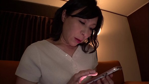 熟女デリヘルで働くことになった私。今日のお客様は息子でした… 中山穂香