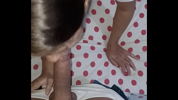 Novinha de 18 mamando