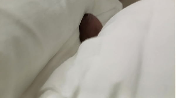 Kemény ágyi játék párnán