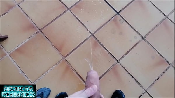 I walk in the park while she gives me a public handjob