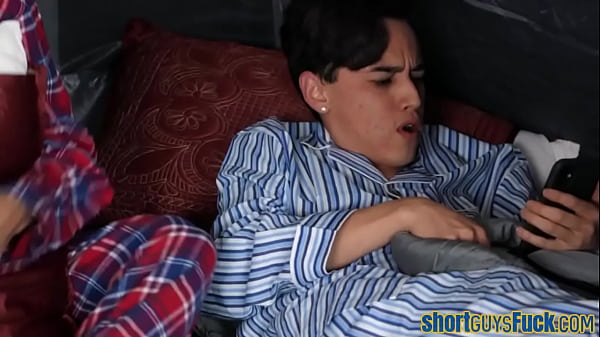 Bigtitted MILF spitroasted by lil guys in threeway