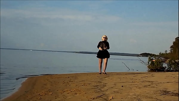 Hot milf with big ass flashing pussy