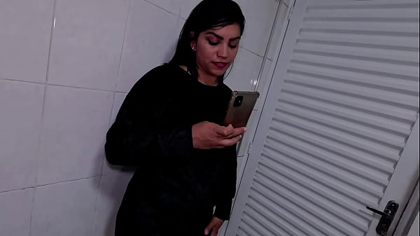 Casal de anões contranta uma putinha pra um menage no pelo