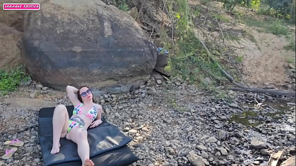 FUGIR DE CASA PRA TRAIR MEU MARIDO COM TRES MASCARADOS NA BEIRA DO RIO