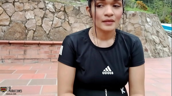 Milf latina monta la polla de su entrenador y le pide sexo duro