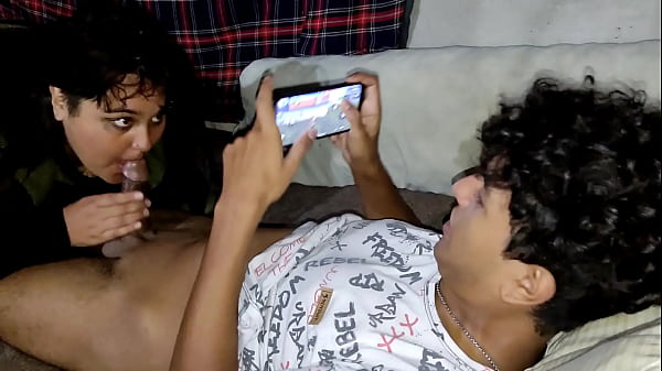 Jugando free fire con mi dua y me chupa la verga para que pierda la partida FANTASIAHARDCORESEX X ALISONGONZALEZ26