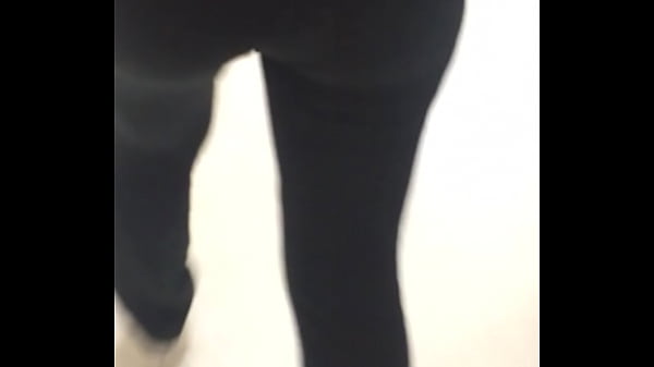 Fat Ass latina in leggins Thumbnail
