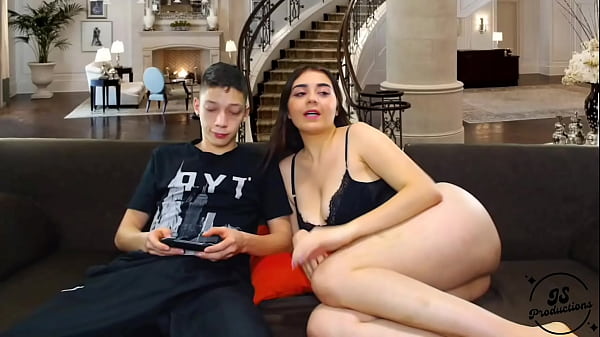 Jovem colombiana faz sexo com estudante universitário.