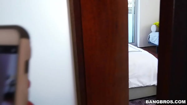 Amilian Kush chupa dois paus e se fode para um bom orgasmo