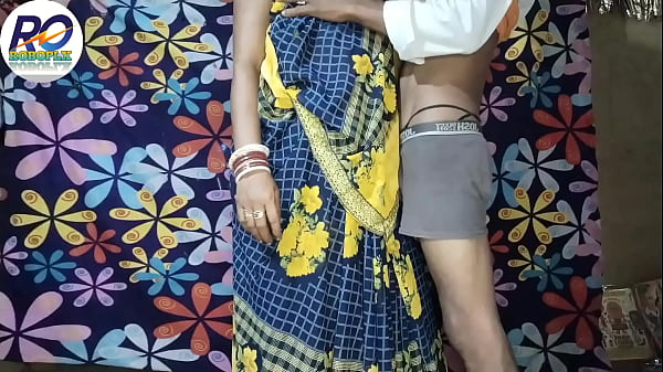 Bhabhi called brother-in-law to have bang-out with her, he quickly took off her saree and began fucking her privately