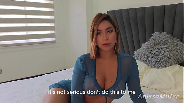 A vadia de Anissamiller transa com seu meio-irmão enquanto fala ao telefone com seu namorado corno.