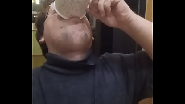 Aula online de sexo anal com um professor gay russo! Ele usa sua bunda enorme e deliciosa para explicar como atingir o orgasmo anal e se tornar a safada mais safada do mundo!