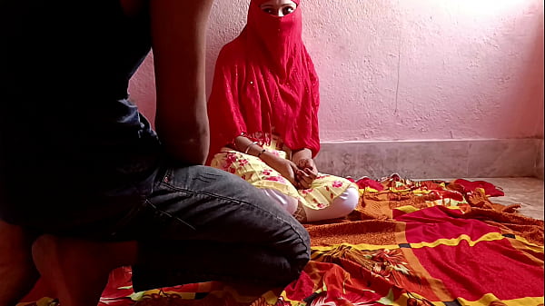 पैसो के लिए गर्लफ्रेंड को दोस्त के साथ मिलकर गन्दा काम किया