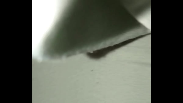 Gordideiv se penetra un vibrador por su culo