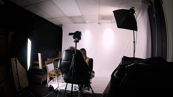 Mandy Mynxx white room blowjob caught on camera