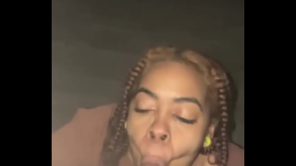 Sucking dick in the gym Thumbnail