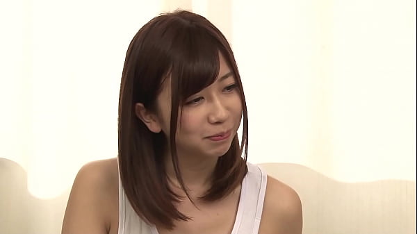 Quando emprestei minha camisa para minha namorada, me emocionei com os peitos que brotam do buraco. Eu não conseguia controlar minha libido para os peitos que eu podia vislumbrar. Pornô caseiro amador japonês. [Parte 2】