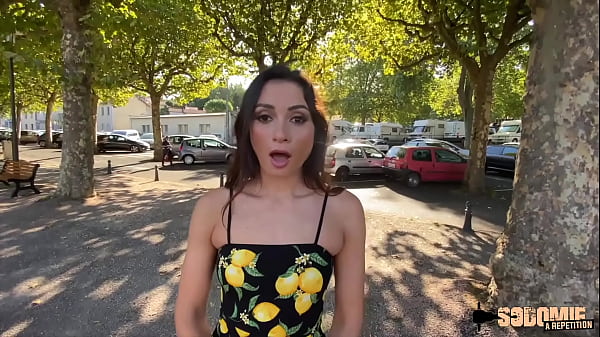 Valentina, belle italienne, montre son talent pour l'anal