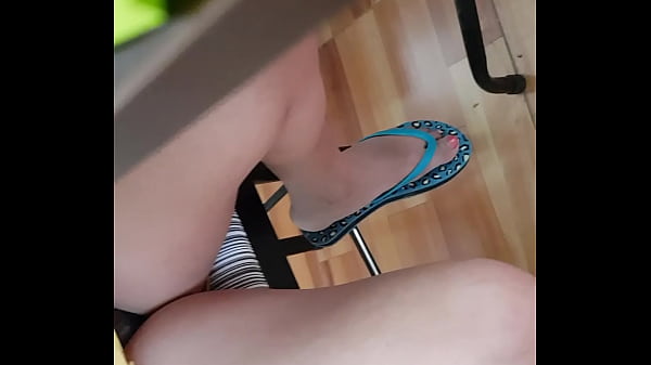 Upskirt without panties