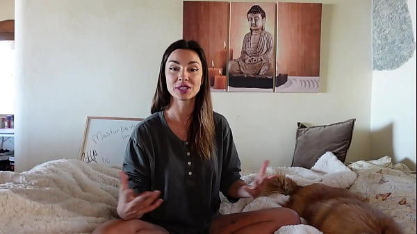 MASTURBATION TIPS for GIRLS - step-by-step instruction with Sex Teacher Roxy Fox