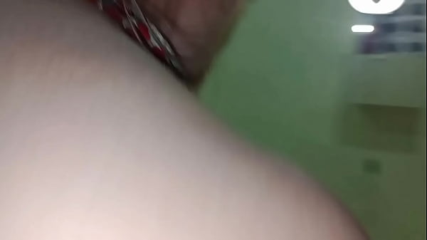 TIFFANY MONTAVANI SAFADA COM TESÃO COMEÇA ENFIAR CONSOLO GIGANTE NA BUCETA DEPOIS DE FAZER UM STRIP VESTIDA DE COLEGIA PEITUDA