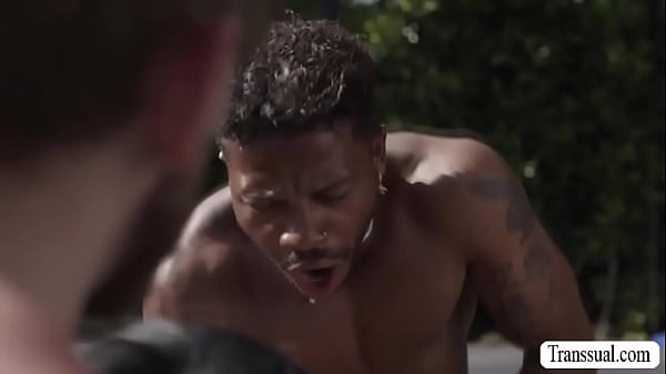 Assista esse TS chupar e montar dois paus grandes no tribunal