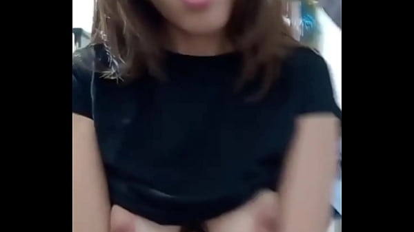 Meu marido viajou e meu melhor amigo me visita para foder minha vagina com força. Adoro que ele me penetre até derramar seu leite delicioso em mim.