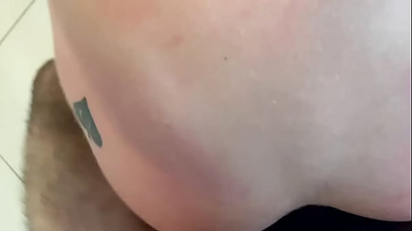 Mon petit cul de fait remplir au réveil