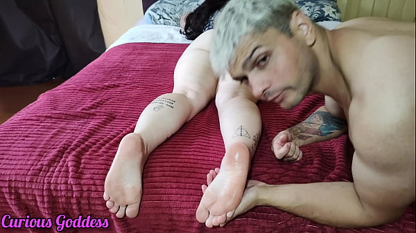 Kíváncsi istennő nagy segge lábfétises élvezet