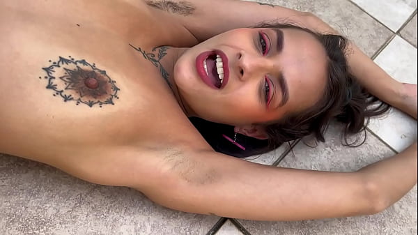 My friend asked me to shave her hairy armpit and I totally agreed.