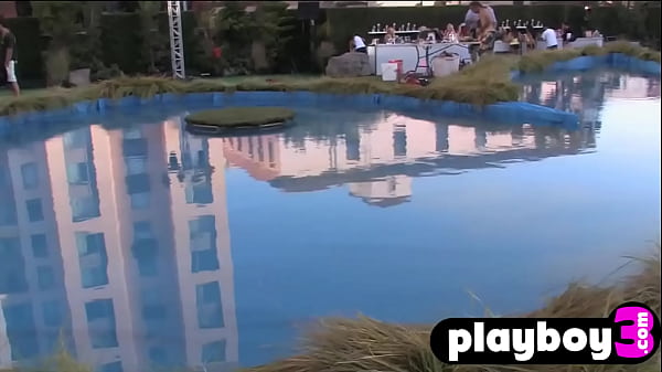 Naked blonde model Sara Jean Underwood shows shaved pussy and enjoyed photo session