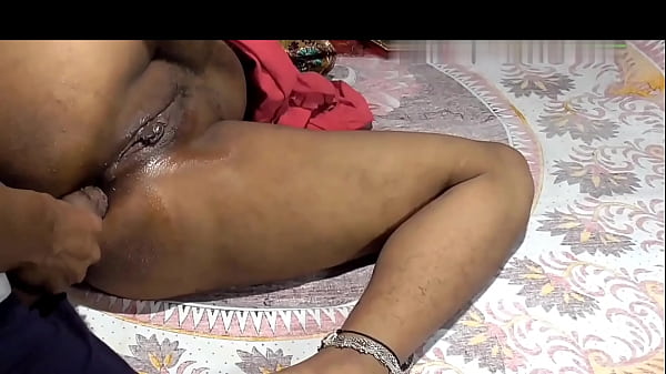 Desi bhabhi सो रही उसके ब्रा देखके साथ रात भर मस्ती