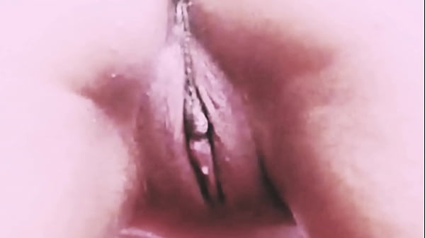 Eu gozei na bucetinha dela com creme, ela ficou bem escorregadia para foder ainda mais