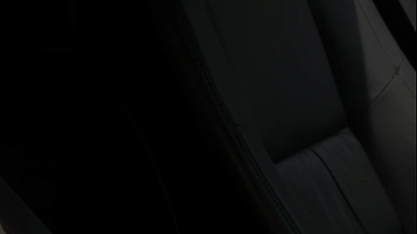 Misty Stone usa lingerie preta rendada para encher sua caixa com um pau enorme