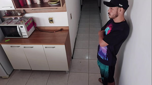 Trai meu marido transando com seu melhor amigo enquanto ele estava no banho, sexo arriscado.