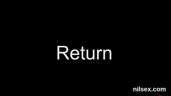 Garota excitada é levada para um manicômio anal para tratamento desinibido