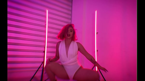 Dancer from Colombia Dances for Money Thumbnail