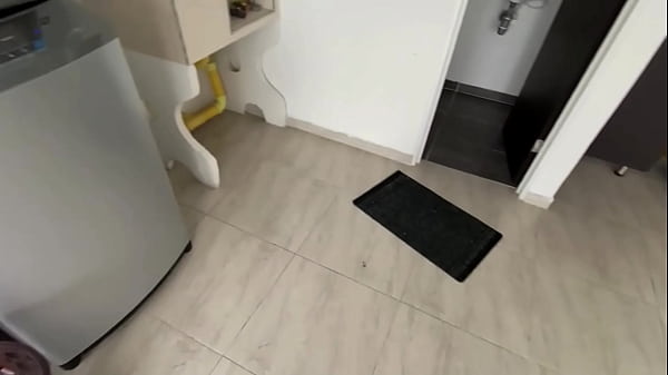 MADRASTRA PERVERTIDA ME ESPERA CUANDO LLEGO DEL TRABAJO MASTURBANDOSE EN EL LOBBY PARA QUE LE DE MI VERGA