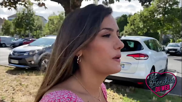 Pénélope profite d'un plan à trois pendant ses vacances