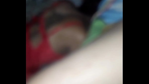 Casada depois de uma festa faz sexo com os amigos do corno e gozão dentro dela