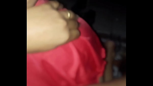 Casada depois de uma festa faz sexo com os amigos do corno e gozão dentro dela