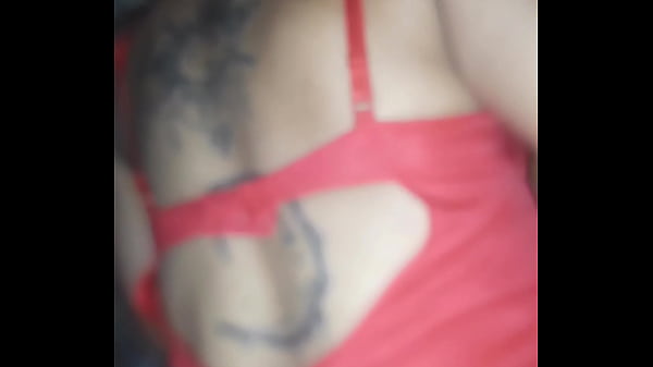 Casada depois de uma festa faz sexo com os amigos do corno e gozão dentro dela