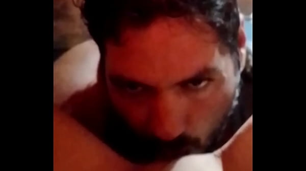 Sucking a rich shell Thumbnail