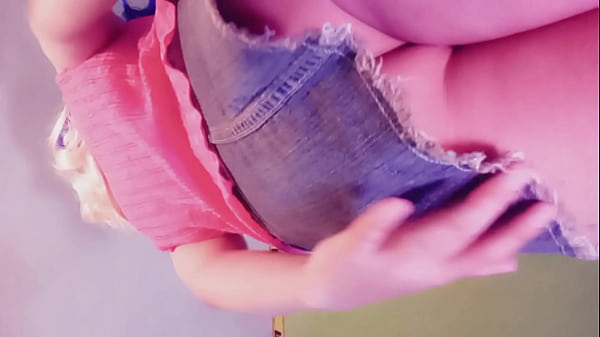 Tranny masturba su culo redondo con dos bananas (Trailer) – Maddy Diamond