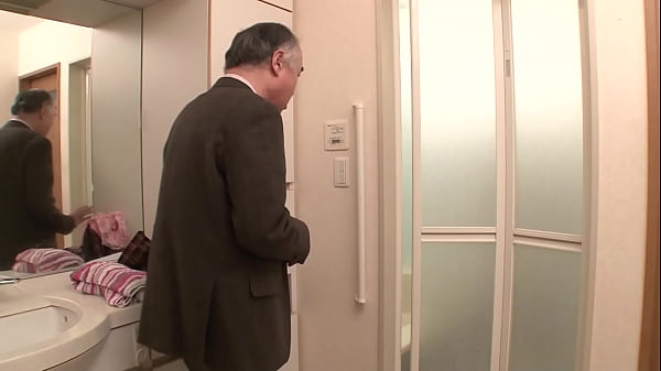 妻の連れ子の初々しい躰に我慢できず手を出してしまい義理の娘を何度もイカせる近親中出しSEX その2【パート1】https://bit.ly/3L0MUwY