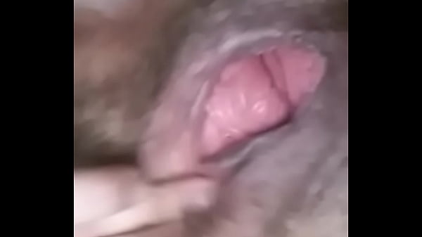 Vagina peluda bem aberta