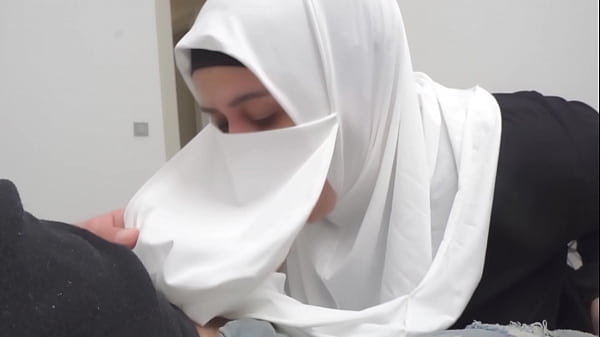 She is SHOCKED !!! Dickflash to a Muslim Hijab woman in the hospital waiting room.