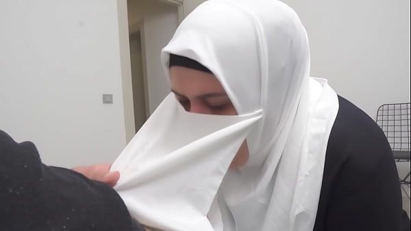 She is SHOCKED !!! Dickflash to a Muslim Hijab woman in the hospital waiting room.